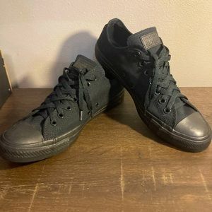 Converse low all black
